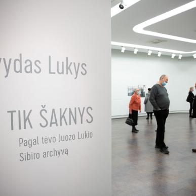 Fotografijos muziejuje – Alvydo Lukio paroda „Ne tik šaknys. Pagal tėvo Juozo Lukio Sibiro archyvą“