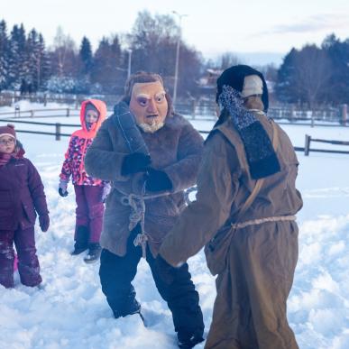 Užgavėnės prie Žaliūkių vėjo malūno: laikas vyti žiemą!