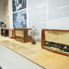 Šiaulių istorijos muziejuje paroda – „100 metų su radiju“, skirta Lietuvos radijo šimtmečiui paminėti