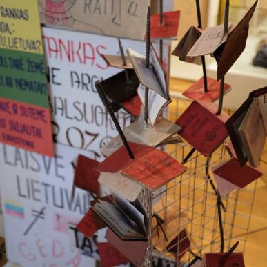 Chaimo Frenkelio viloje veikia paroda „Kovo 11–oji: laisvės istorijos liudijimai“