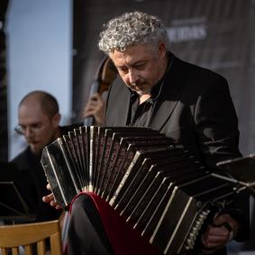 Chaimo Frenkelio vilos parke skambėjo autentiškas Argentinos tango