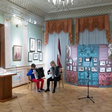 Latvijos šimtmečiui – net dvi Šiaulių „Aušros“ muziejaus parodos