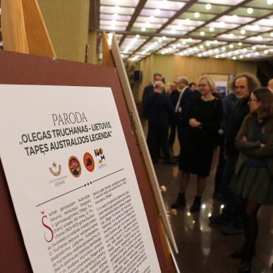 LR Seime pristatyta paroda, skirta keliautojo, gamtosaugininko Olego Truchano 100-osioms metinėms