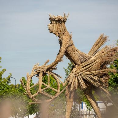 Į Kupolinių šventę prie Žaliūkių malūno kviečia įspūdingo aukščio Rasos skulptūra